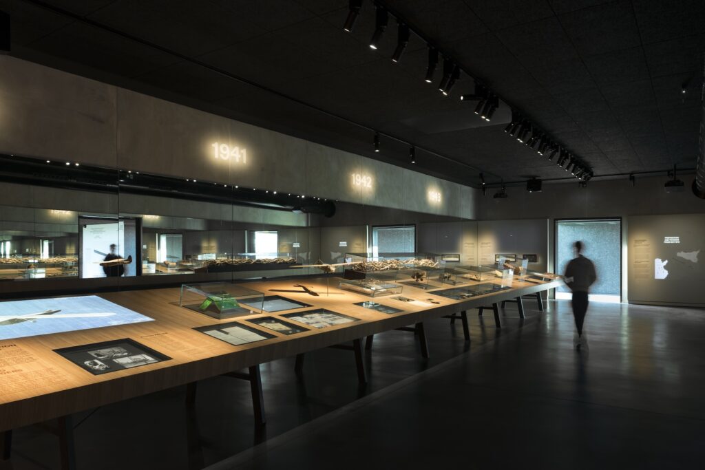 antoine cardi projectiles 11 2024 airborne museum pavillon waco intérieur 06