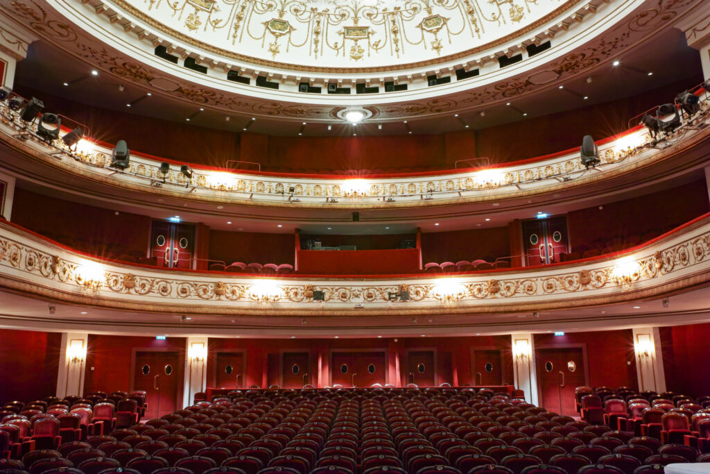 théâtre marigny, paris © altia fond
